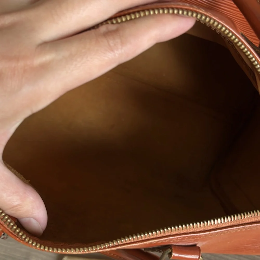Louis Vuitton Epi Speedy 30 Brown - Picture 10 of 13